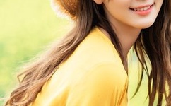 白色超短裙美女热舞